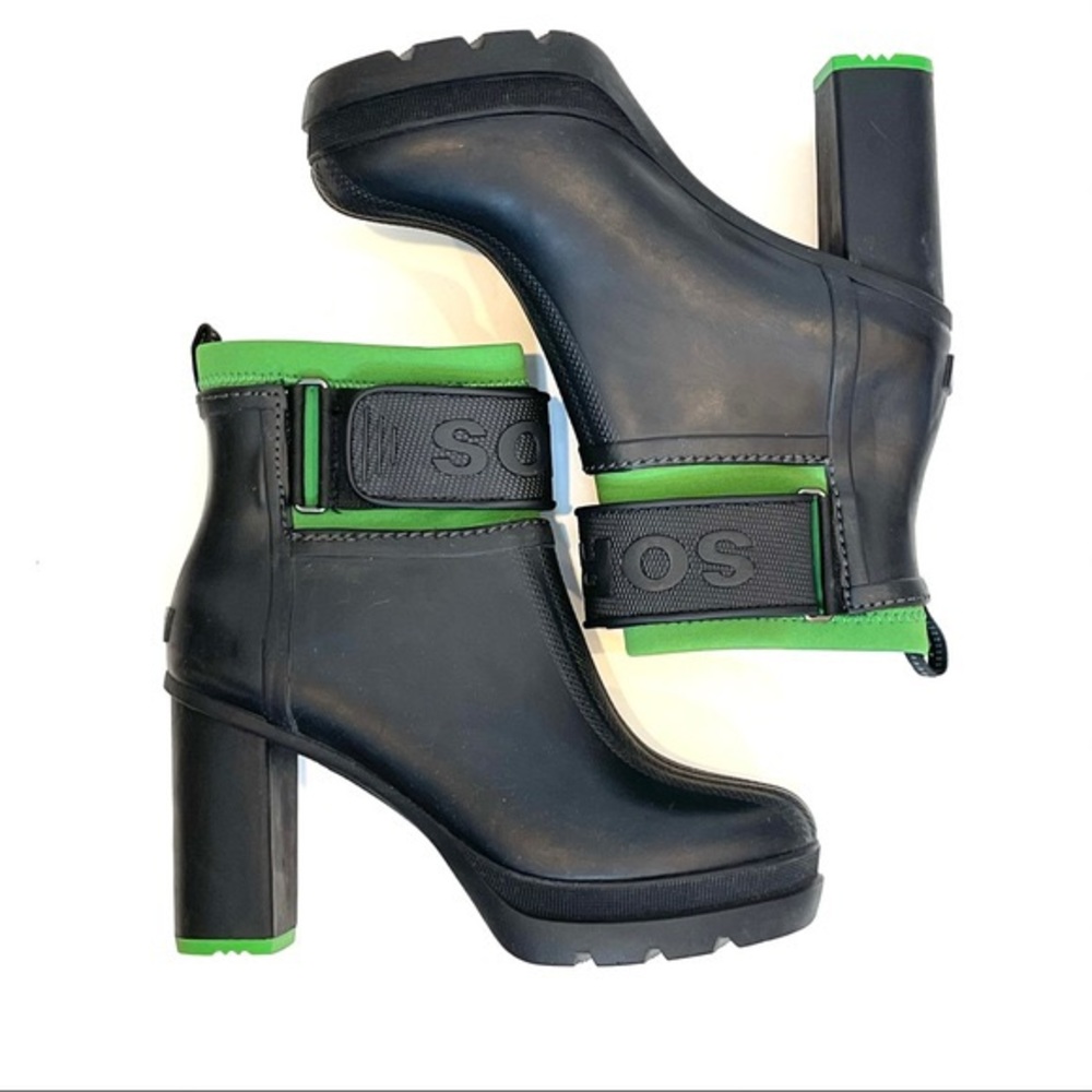 NWOT SOREL WATERPROOF BOOTIES
